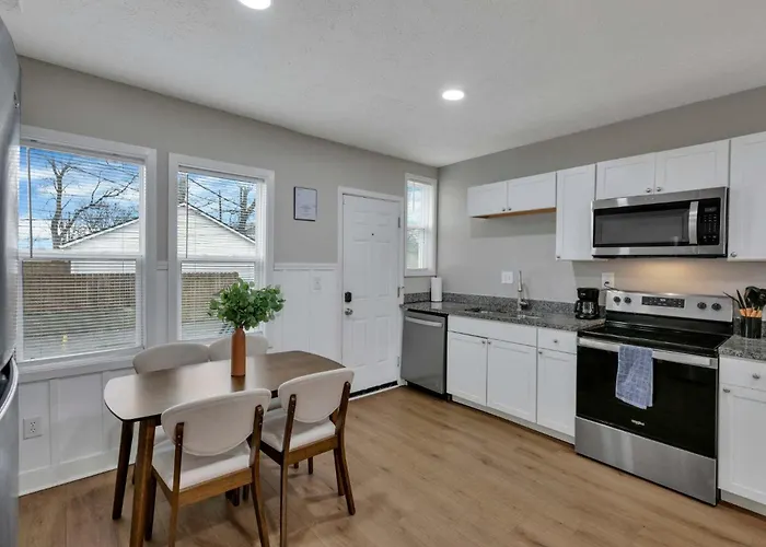Modern Townhouse In Historic Building Walk To Downtown Apartment *