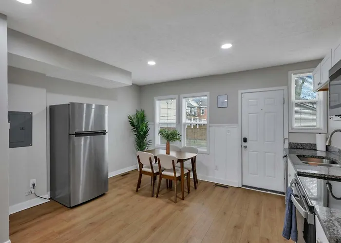 Modern Townhouse In Historic Building Walk To Downtown Apartment