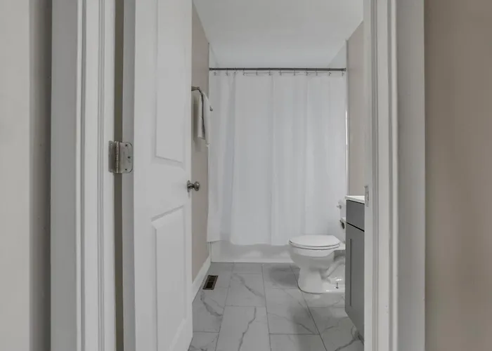 Modern Townhouse In Historic Building Walk To Downtown Apartment