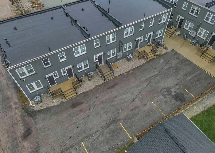 Modern Townhouse In Historic Building Walk To Downtown Apartment *
